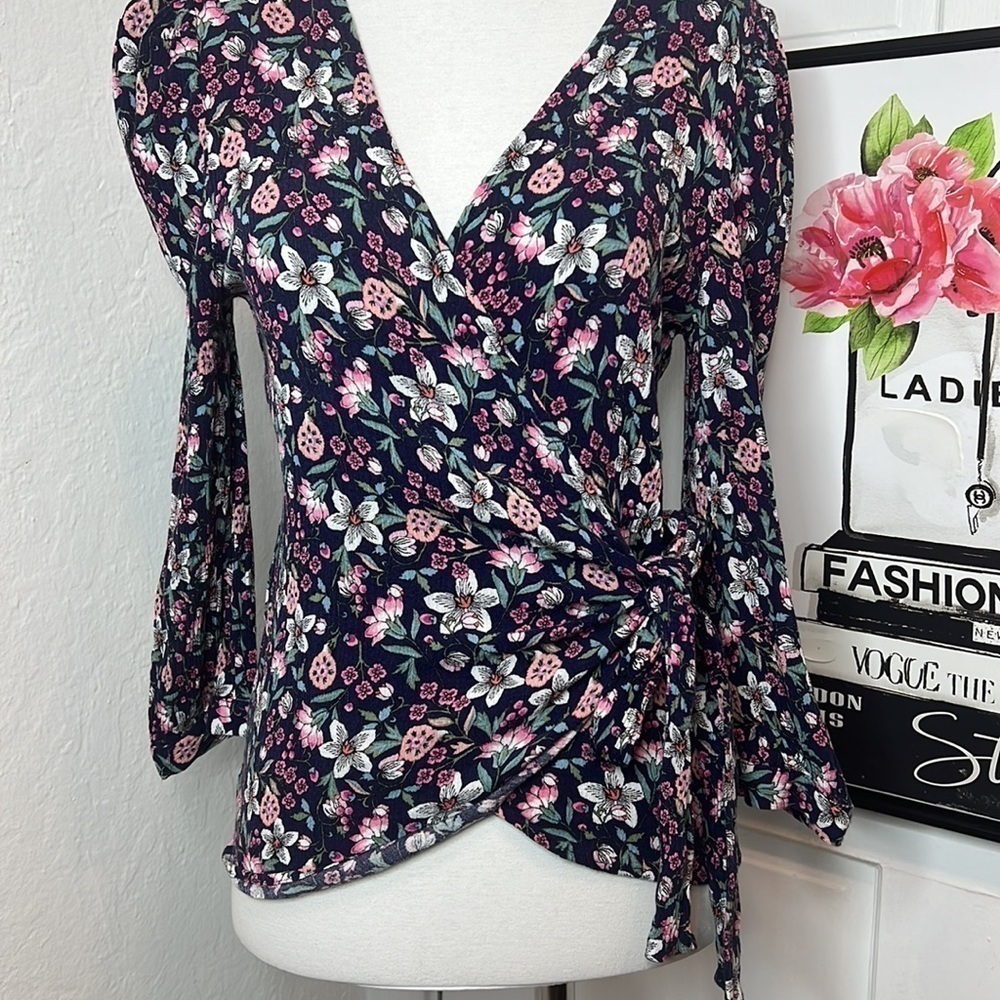 Amour Vert Linette Wrap Blouse in Zumba Floral Size S - Picture 6 of 9